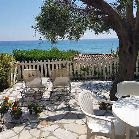 Corfu Glyfada Menigos Beach Apartments Екстериор снимка