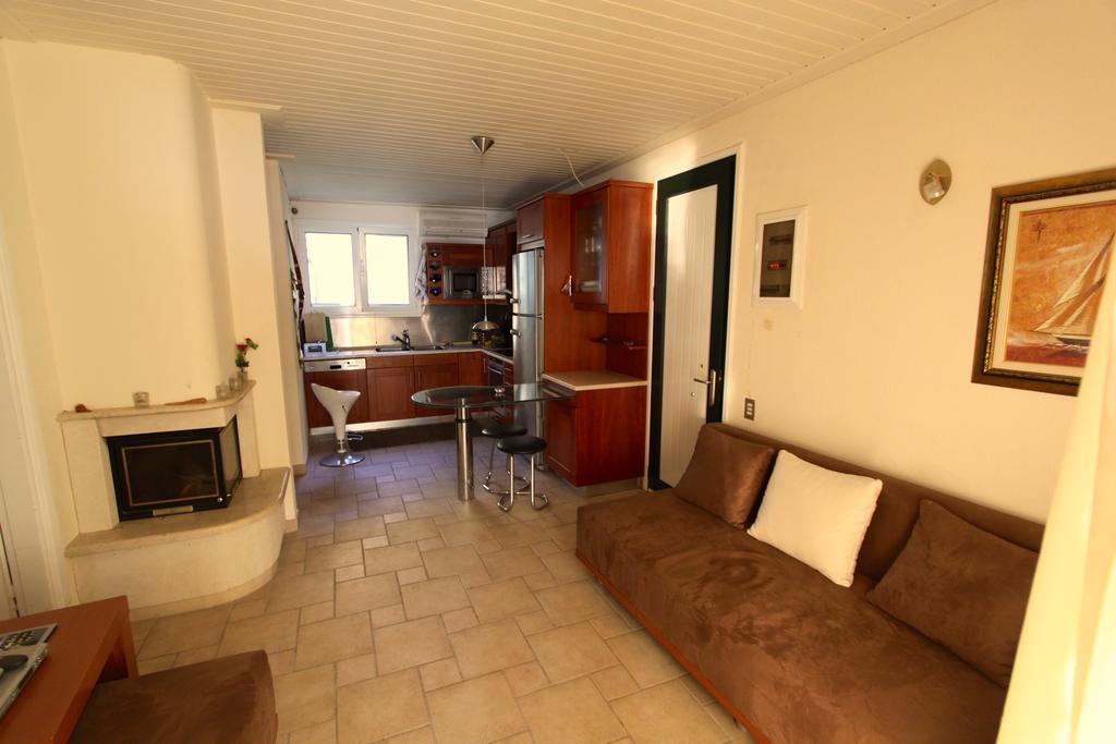 Corfu Glyfada Menigos Beach Apartments Екстериор снимка