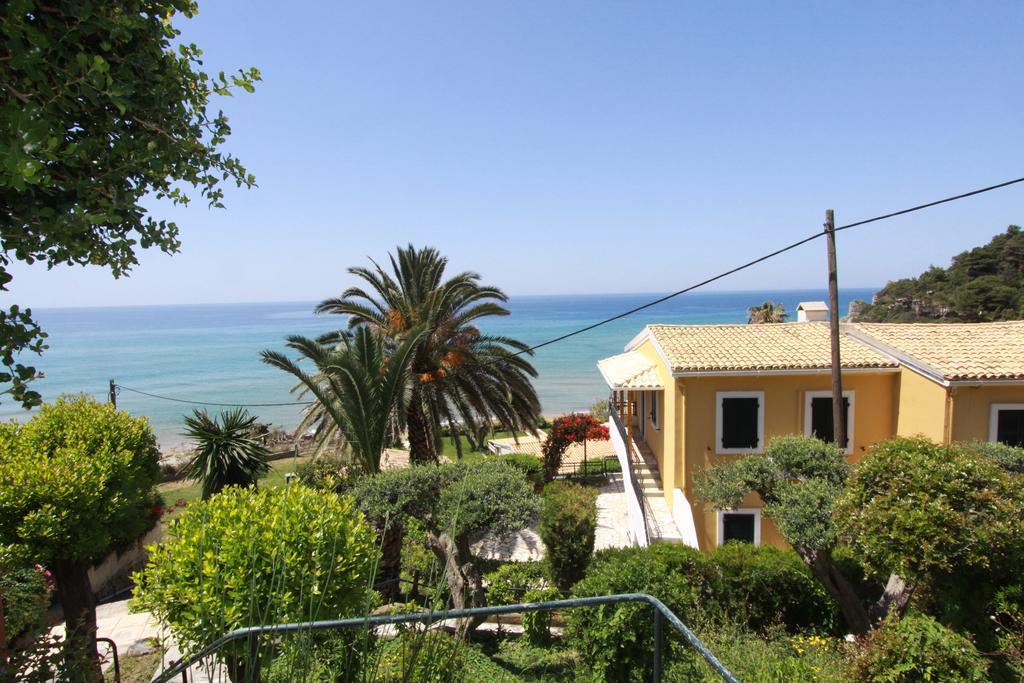 Corfu Glyfada Menigos Beach Apartments Екстериор снимка