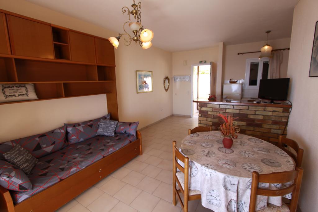 Corfu Glyfada Menigos Beach Apartments Екстериор снимка