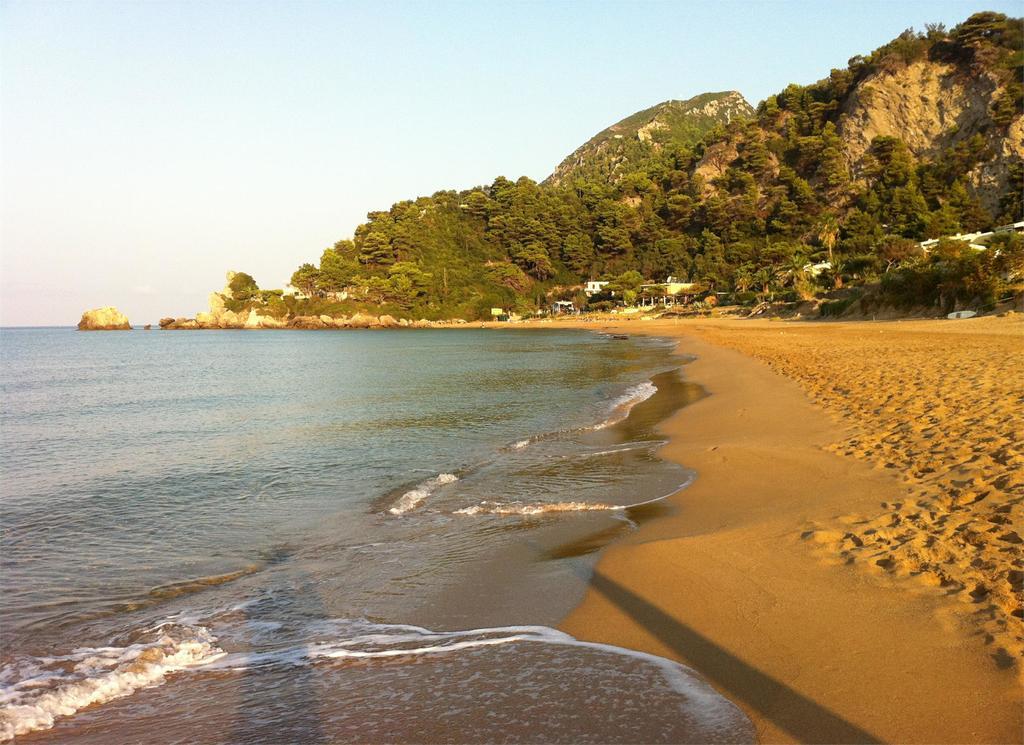 Corfu Glyfada Menigos Beach Apartments Екстериор снимка