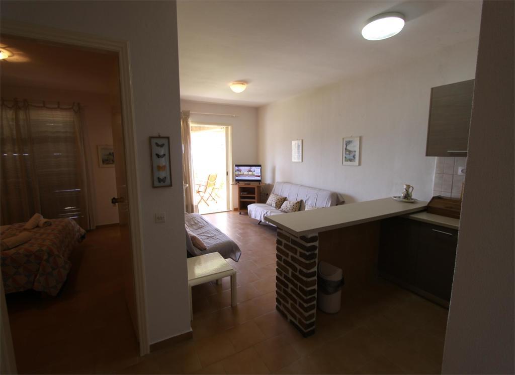 Corfu Glyfada Menigos Beach Apartments Екстериор снимка