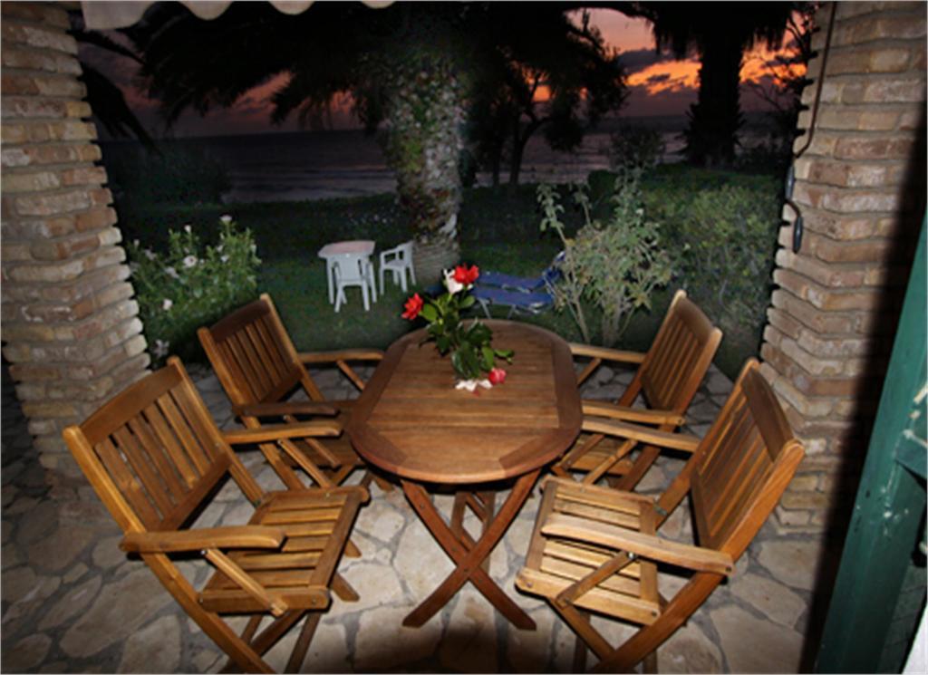 Corfu Glyfada Menigos Beach Apartments Екстериор снимка