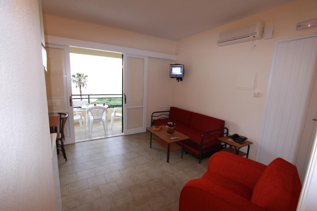 Corfu Glyfada Menigos Beach Apartments Екстериор снимка