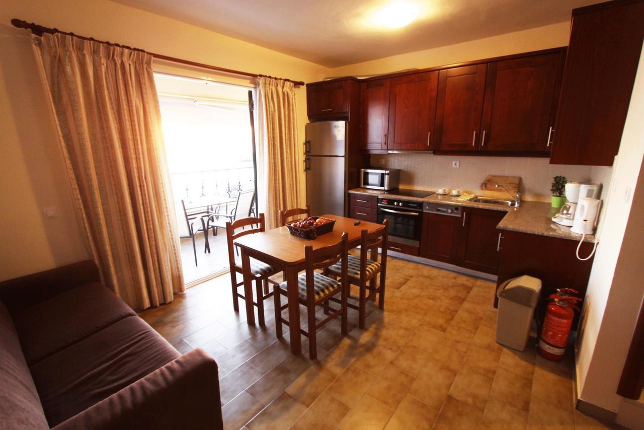 Corfu Glyfada Menigos Beach Apartments Екстериор снимка