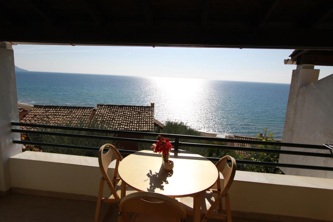 Corfu Glyfada Menigos Beach Apartments Екстериор снимка
