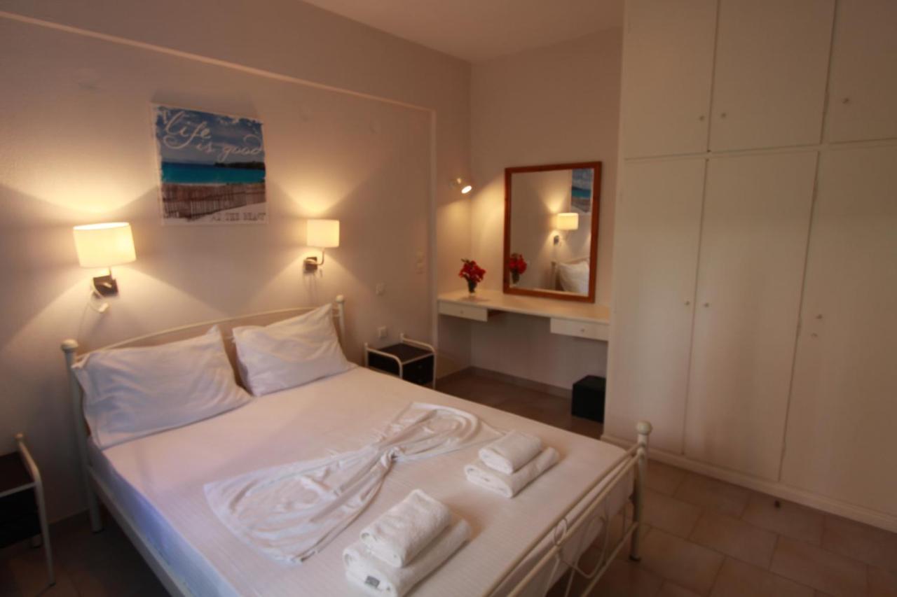 Corfu Glyfada Menigos Beach Apartments Екстериор снимка