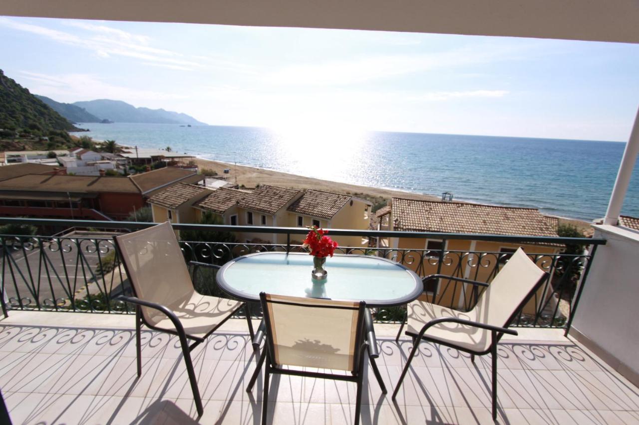 Corfu Glyfada Menigos Beach Apartments Екстериор снимка