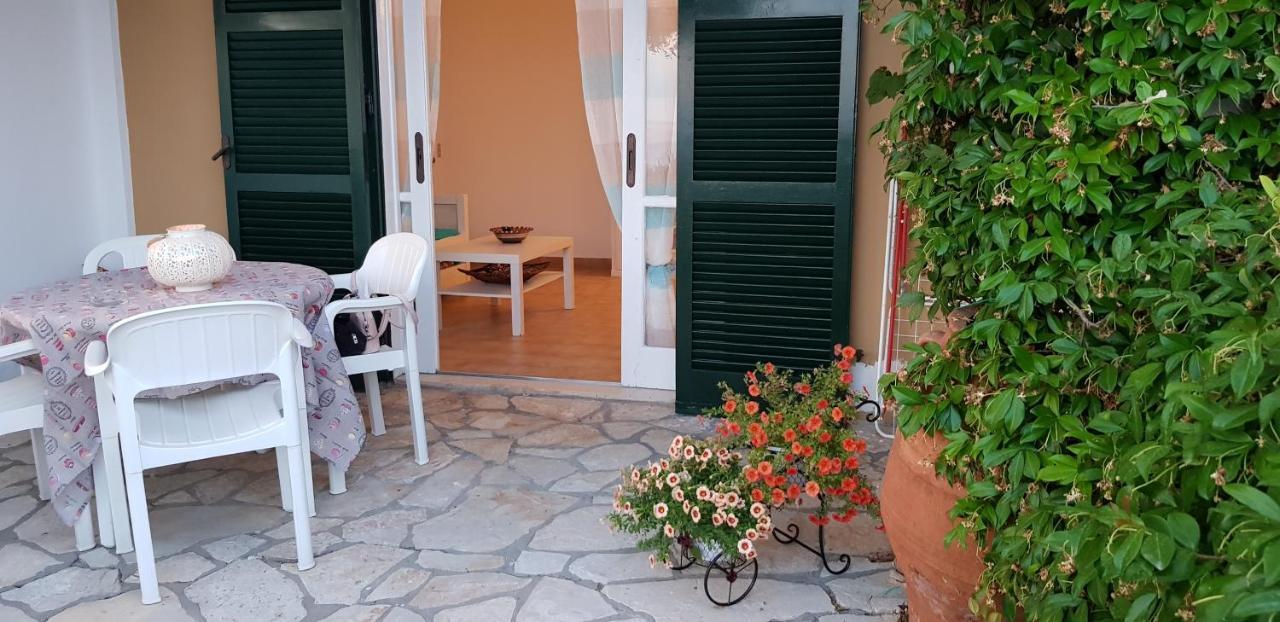 Corfu Glyfada Menigos Beach Apartments Екстериор снимка