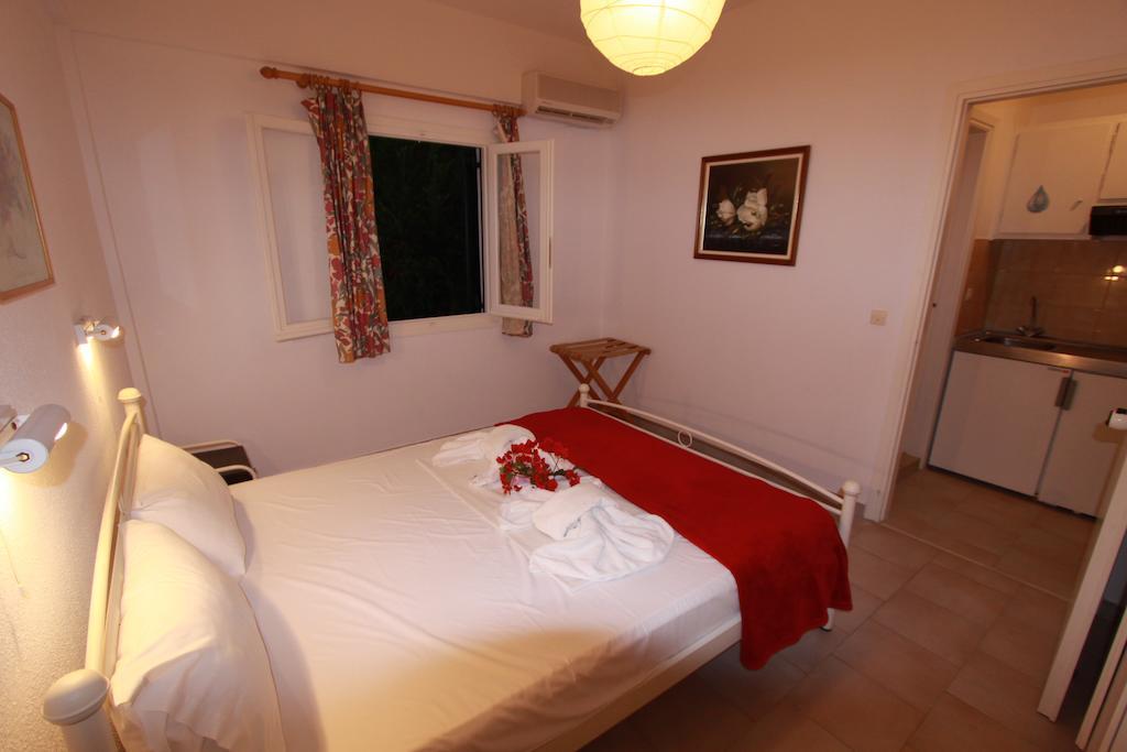 Corfu Glyfada Menigos Beach Apartments Екстериор снимка