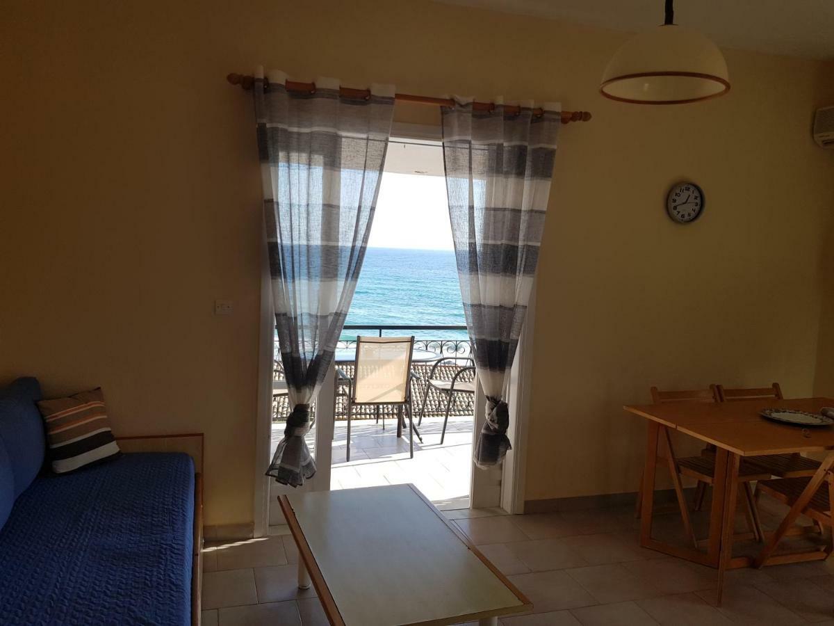 Corfu Glyfada Menigos Beach Apartments Екстериор снимка