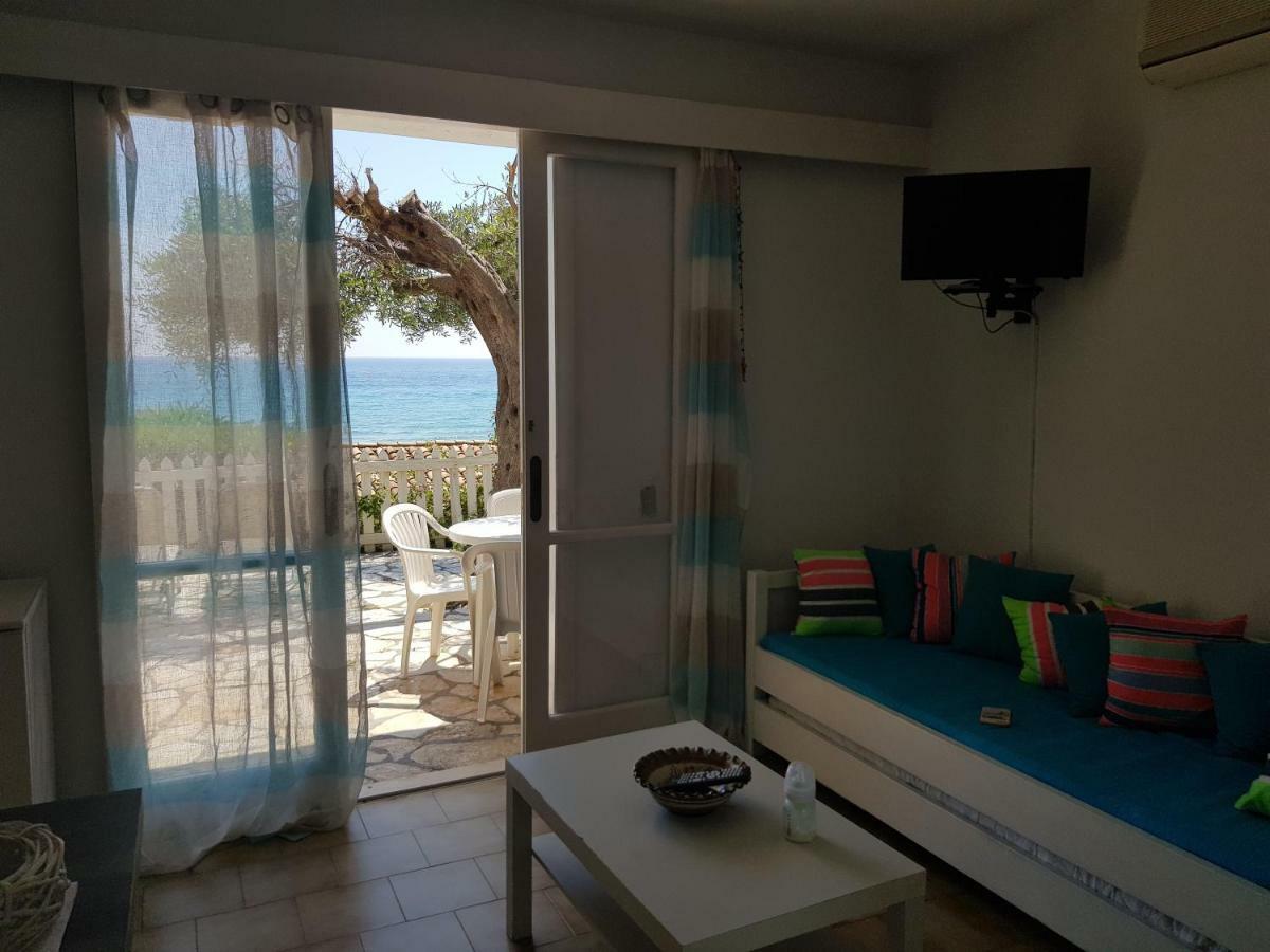 Corfu Glyfada Menigos Beach Apartments Екстериор снимка